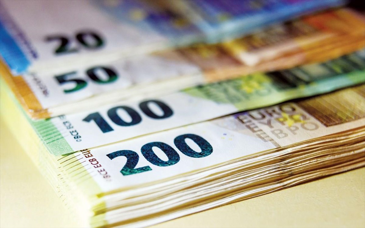 Αύξηση κατά €1,833 δισ. των καταθέσεων του ιδιωτικού τομέα το Νοέμβριο Αύξηση κατά €1,833 δισ. των καταθέσεων του ιδιωτικού τομέα το Νοέμβριο